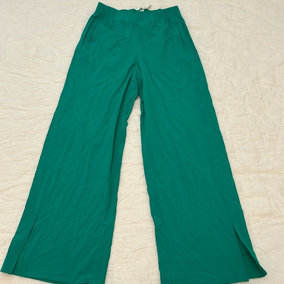 Lululemon Pants- MOVING NEED GONE - Picture 1 of 3